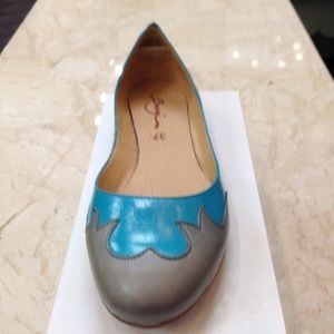 Bangi Flame Leather Flats Sz 6.5 Gray and Blue NIB